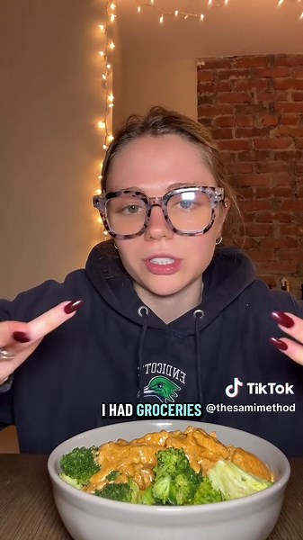 Yippie another week night eat dinner with me! #eatwithme #dinnerideas #dinnerwithme #chickendinner #buffalochicken