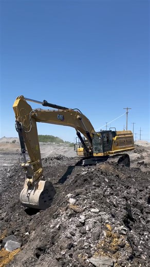 7K views · 92 reactions | It’s the truck rolling out before the bucket’s finished for us.Chris and Billy gettin’ it done right 﫡•#heavyequipment #earthmoving #mining #caterpillar #dirtworld #heavyequipmentoperator #excavation | Excavator drivers - sailors | Facebook