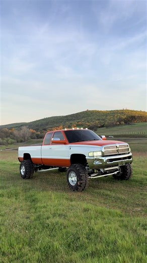 I would’ve stopped scrolling too🫩 | scrolling