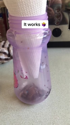 I’ve seen this trick on tiktok so I decided give it a go( with my daughter’s old bottle🤦‍♀️)🤦‍♀️😜
