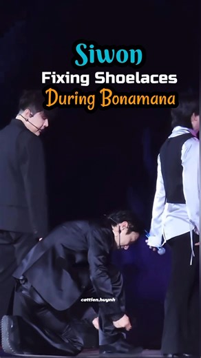 Siwon Fixing His Shoelaces Mid “Bonamana” Performance 😘