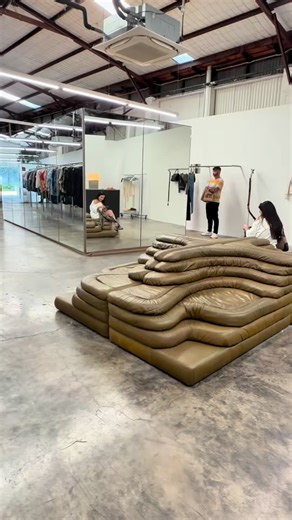 Brisbane’s new thrift store that just hits different! Feels like shopping in Tokyo while in Brisbane 😜 Love how the store is spacious, smells good and not dusty! They have many nice pre loved stuffs there that some are even brand new, definitely a good spot to check out! Located next to James street, of course you can find many nice things there 🤭 You can also sell your things there - check out their website for more information! Open until 10am -6pm daily except Public holidays 📍 @_swop 38 W