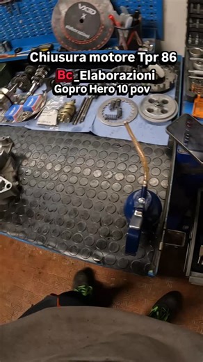 BC on Instagram: "In questo reel vedrete la chiusura di un blocco motore tpr 86 a noi commissionato.🔥 prop.(@d4v1.__ ) Il montaggio é diviso in 2 parti di cui questa é la prima, seguici per non perderti la parte finale🔝🆙️ Se volete elaborare/restaurare la vostra moto/scooter 2t/4t non esitate a contattarci!!!🛠 Tiktok: https://www.tiktok.com/@bc_elaborazioni?_r=1&_t=ZN-91U4HotnQaE #garage #officina #preparazione #parati #2stroke"