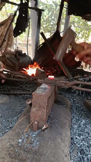 ⚒️ Hand Forged Iron Nails by a Skilled Blacksmith | Traditional Metal Craft #blacksmith #ironwork