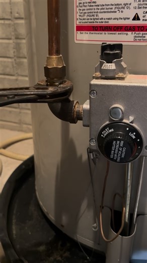 Installing a dirt leg on new water heater. #plumbing #plumber #plumbinglife #bluecollar #construction #plomeria #diy #plumbingrepair | Drain Godz