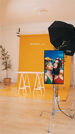 Tether Tools on Instagram: "Level up your on-set workflow this Black Friday ✨ This unboxing by @magdastudioperu shows just how game-changing the VESA Studio Monitor Mount really is — and it’s on major discount this week. 👀 Whether you’re shooting tethered on location or dialing in your studio setup, the VESA Mount gives you: 🖥️ Vertical or horizontal orientation for ultimate flexibility 🔧 Rock-solid stability for heavy monitors 📸 A perfect match for tethered workflows 🧡 Included in the new 