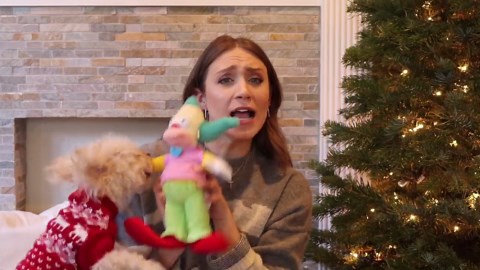 How to Craft Snowflake Ornaments and Christmas Decor