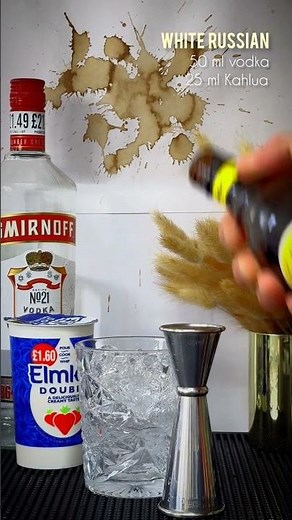 How to make a White russian cocktail at home (recipe)