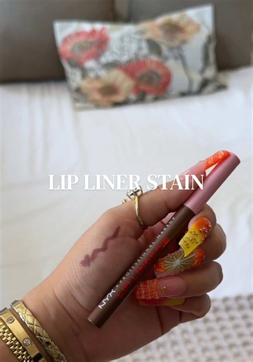 No peeling necessary 👏🏻 Smudge proof, waterproof & transfer proof 👌🏻✨💋 many shades to choose from! I definitely need it in more colors.. #nyx #nyxcosmetics #liplinerstain #lipcombo #nyxliplingerie
