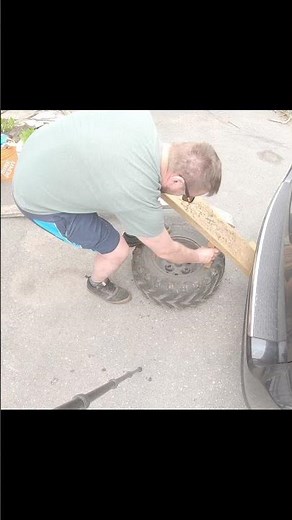 How to break the bead on an atv tire #atv #automobile #canada #offroad #arcticcatwildcat