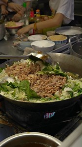 814K views · 10K reactions | ກະເພົາຫມູລົ້ນຈານ ທີ່ຮ້ານເຝີຂົ້ວສີຫອມ  #ຕິດລີວິວ #tidreview #ລີວິວອາຫານ #ສີຫອມ #laofood #ເຝີຂົ້ວ #ເຝີຂົ້ວສີຫອມ #sihom | ຕິດຣີວິວ - Tid Review | Facebook