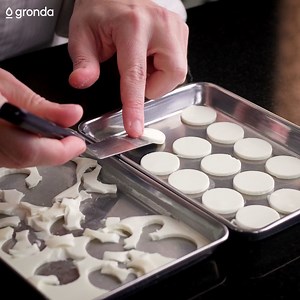 39K views · 211 reactions | “Gelatine with Asafoetida“ Learn from Paco Morales ⭐️⭐️ how it’s done. Find the full recipe in his Gronda profile exclusively in our app: www.bit.ly/fb-gronda His passion for innovation and his personality have allowed Paco Morales to bring the most refined aromas of Andalusia to our times. | Gronda | Facebook