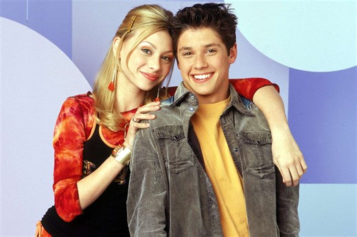 Aly Michalka denies rumor she dated Disney costar Raviv Ullman
