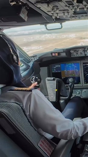 Just Planes on Instagram: "✈️Oman Air🇴🇲737MAX 👩🏻‍✈️Muscat to Salalah 🎥 Now on JP channel. Link in Bio"