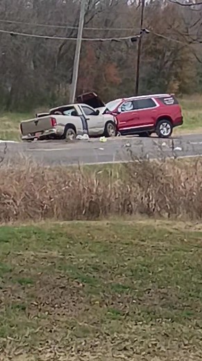 Head on on E690rd by the store Who was it are they okay or not it didn't look good Prayers for sure | Joe Chapman