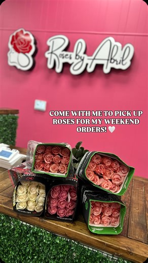 DFW FLORIST 🌸✨• DM TO BOOK on Instagram: "Thursday’s pick up on a rainy day! 🌧️🩷 DM TO BOOK 📲 🌸 #dallastx #dfw #florist #flowerstagram #bouquet #flowers #explorepage #explore"