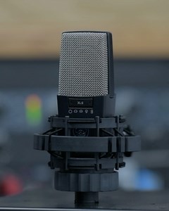 The C414 dates back to 1971, and the C414XLS maintains the sonic character of the legendary C 414 B-ULS, the longest-lived AKG C 414 model, combining proven reference quality, leading-edge technology and state-of-the-art components. For live-sound applications and permanent installations all controls of the AKG C 414 XLS can be disabled easily for trouble-free use. A Peak Hold LED displays even shortest overload peaks. #akg #akgmicrophones #studiomics #drums #acousticguitar #recordingstudio #bea