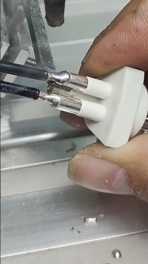 Flawless Soldering: Automatic Wire Feed & Laser Precision for Perfect Electronic Connections