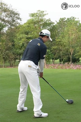 Her smooth and steady swing is what led her to this victory. She is Hyo Jook Kim.