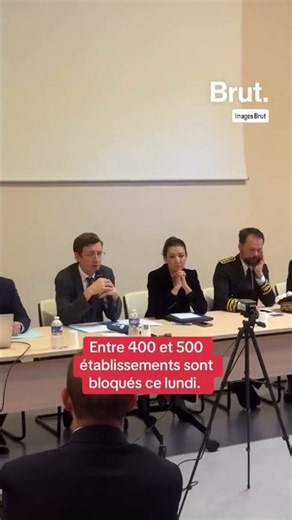 Le ministre de l’Éducation reçoit en visio tous les proviseurs des lycées qui font cours à distance.