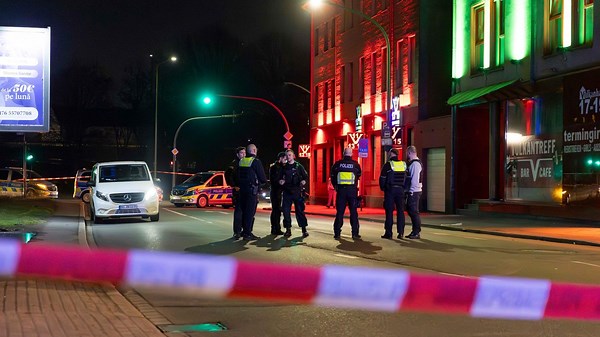 Messerattacke in Duisburgs Rotlichtviertel: Fahndung nach Täter im Boss-Pulli