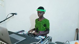 I picked a bag full of songs with 16 pitches, 364 tempo switches in 4 bars, placed beyond the eye level. Calculate the FORMULA I used for it's/this One minute mix??? GOOD LUCK!!!🤗 . #switchup👌 #switchmusic #mathsinmusic #scienceinmusic | Dj Switch Ghana