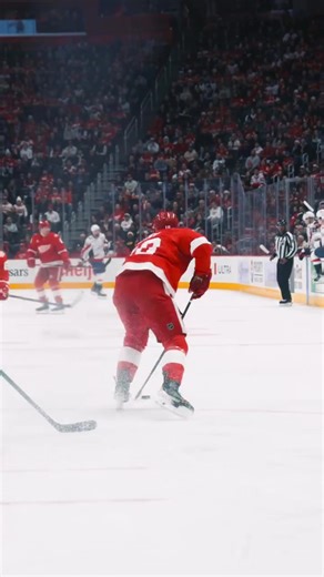 Mic’d up. Record broken. History made 🎩🏒 Showtime forever #LGRW #PatrickKane #Hockeytown