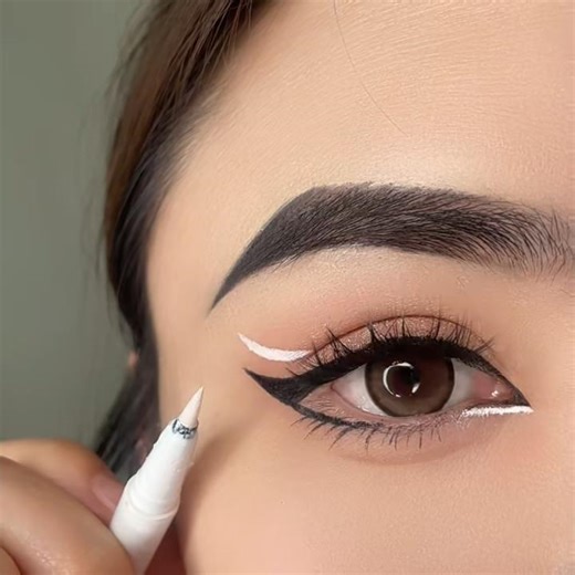 Who Still Doesn’t Know How to Draw White Eyeliner? | Beginner Eye Makeup Tutorial#beauty #shorts