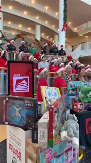 It’s been another successful year running the Big Bus Toy Express across our North American cities, helping the @marines Reserve collect and distribute toys and donations in support of their charitable initiative @toysfortotsofficial. Thanks to your generosity as well as our partners’, hundreds of thousands of toys were donated and given to disadvantaged children all across the country, making it a Christmas to remember for all the right reasons ❤️ | Big Bus Tours