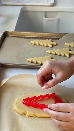Easy 4-Ingredient Shortbread Recipe for Christmas