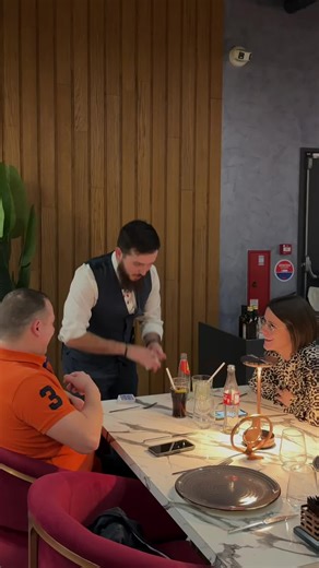 Retour en images sur une soirée pas comme les autres… Entre gastronomie, ambiance chaleureuse et magie en live, vous avez été nombreux à vivre ce moment unique 🎩 Le magicien Turab a littéralement bluffé nos convives, pendant que les saveurs de Pera faisaient le reste. #magic #steakhouse #restaurant #halal #franchecomte