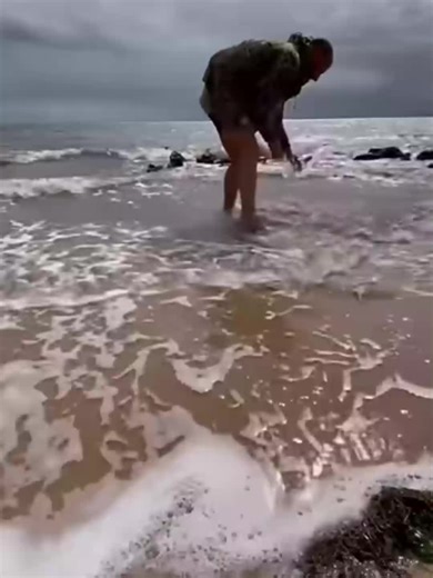 Turn air into clean drinking water 💧 — Click link in bio to start now! #fyp #ForYou #Viral #TikTokMadeMeBuyIt #LifeHack #Sustainable #Eco #CleanWater #OffGrid #Survival #Prepper #WaterFromAir #AtmosphericWaterGenerator #AWG #EmergencyWater