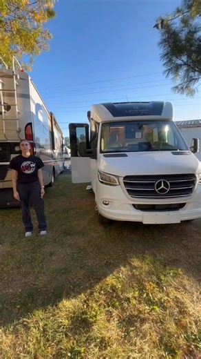 American Class C Motorhome #typecmotorhome #rvlayout #selfconvertedrv #rvmodification #rvdiy #rvlayout #recreationalvehicledesign #importtrailer | Travel Camping