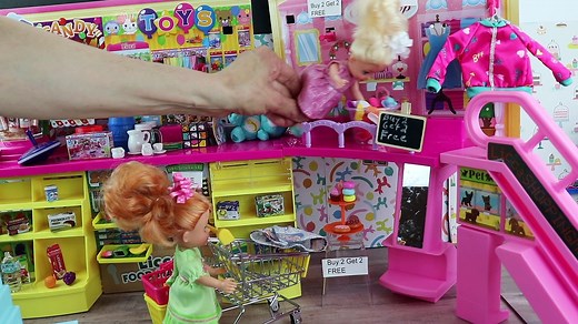 At the mini mart! Annia and Elsia Toddlers