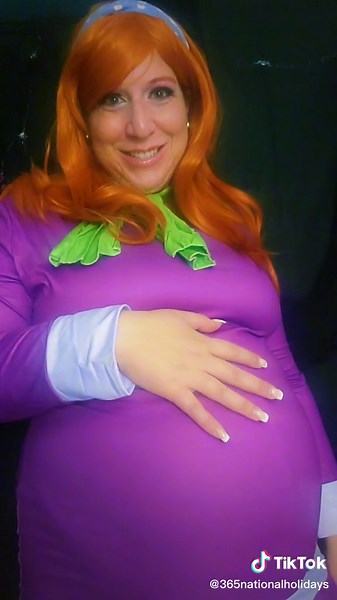 Daphne Cosplay for National Mystery Series Week