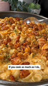 "These pots and pans truly sell themself!" - Cynthia There's a reason why over 900,000 home cooks trust HexClad hybrid cookware. Its patented hybrid technology combines the ease of nonstick, the searing power of stainless steel, and the durability of cast iron into the last pan you'll ever need to buy! With over 50,000 five-star reviews and a Lifetime Warranty, our bestselling 12PC Perfect Pots & Pans Set is the ideal cookware to complete any kitchen. ✔️ Nonstick ✔️ Scratch-Resistant ✔️ Dishwash