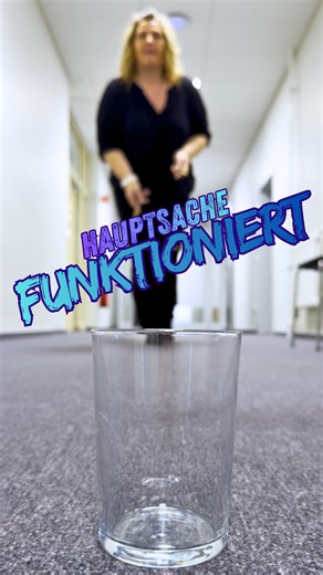 Dein Zuhause in Greifswald on Instagram: "Wenn im Büro kurz alles nach kreativem Chaos aussieht, steckt dahinter oft nur eins: Probleme lösen auf WVG-Art. 😅✏️ Zwischen Stiften im Glas, spontanen Ideen und kleinen Impro-Lösungen entsteht genau der Alltag, der normalerweise niemanden erreicht – aber dafür sorgt, dass Anrufe ankommen, Unterlagen bereitliegen und Projekte vorangehen. Hinter den Kulissen wird geschoben, sortiert, umgedacht und neu gestellt, bis es passt. Nicht immer perfekt, aber im