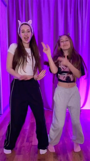Cool trend for two friends / dancing Tik Tok trend