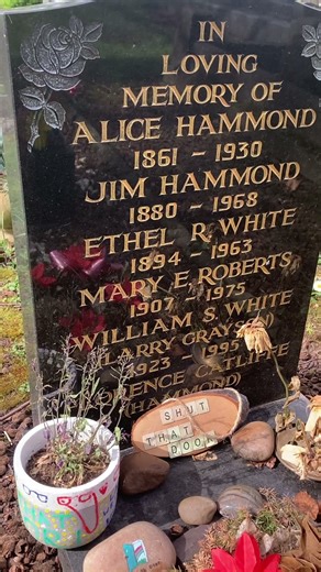 Larry Grayson Grave Nuneaton