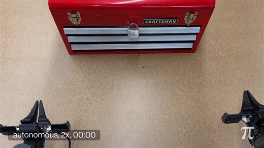 Moravec’s Paradox กับโอลิมปิกหุ่นยนต์: ทำไมงานง่ายๆ ถึงกลายเป็นความท้าทายของ AI แม้ว่า AI จะสามารถเอาชนะแชมป์โลกหมากรุก (1996) หรือโกะ (2016) ได้ แต่งานพื้นฐานอย่าง "หยิบหมากรุก" หรือ "เขียนคำตอบด้วยดินสอ" กลับยังไม่สามารถทำได้อย่างอัตโนมัติ สิ่งนี้เรียกว่า Moravec’s Paradox ซึ่งกล่าวถึงความย้อนแย้งที่ว่า งานที่มนุษย์คิดว่ายาก เช่น คณิตศาสตร์ระดับโอลิมปิก กลับง่ายสำหรับเครื่องจักร ในขณะที่งานง่าย เช่น ปอกส้ม กลับยากอย่างยิ่งสำหรับหุ่นยนต์ Benjie Holson ได้เสนอแนวคิด “โอลิมปิกของหุ่นยนต์” ที่รวมง