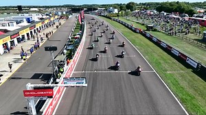 THRUXTON RACEDAY COMING UP! This was yesterday and there is more stunning Bennetts BSB action coming up today from Thruxton Watch it all on free-to-air channel Quest from 13:00 - 18:00 #ThruxtonBSB | British Superbike Championship