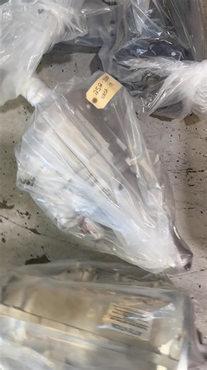 Another shipment of turbo 400s and Powerglides have arrived from the legends at @transmission_specialties 🔥 We still have a few available below ⬇️ 3x TH400 2 1 1400hp bell removed $8900 1x TH400 1400hp bell removed $8500 1x Glide SFI case 2000hp bell removed $10,000 All come with transbrakes, the 2 1 is twin transbrake meaning you can launch in 1st or 2nd 🔥 Shoot us a pm if you are interested 🔥 #turbo400 #powerglide #tsi #transmissionspecialties #noprep #transbrake | No Prep Performance