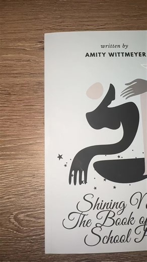 New nails! Ohh and two new books. have some asmr 🤌🙂‍↕️both available for purchase on my website amitywittmeyer.com 💋