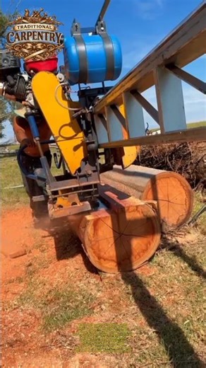 Powerful Log Splitting Machine in Action #woodworking #logging #DIYtools