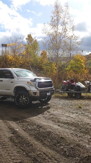 akira on Instagram: "#toyotatundra #toyotatrucks #tundra #chevrolet #silverado #chevy #chevytrucks #cateyechevy #liftedtrucks #trucks #6inchlift35s #hokkaido #japan #トヨタ #タンドラ #シボレー #シルバラード #ピックアップトラック #ピックアップトラックのある生活 #アメ車 #アメ車好きな人と繋がりたい #バギー #atv #定山渓 #紅葉 #北海道"
