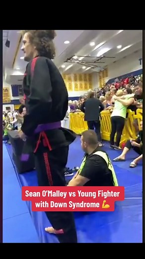 Sean O'Malley gives fighter with Down syndrome a moment to remember 💪. #lockinjiujitsu #jiujitsu #jiujitsugrappling #brazilianjiujitsu #submissiongrappling #seanomalley #sugasean