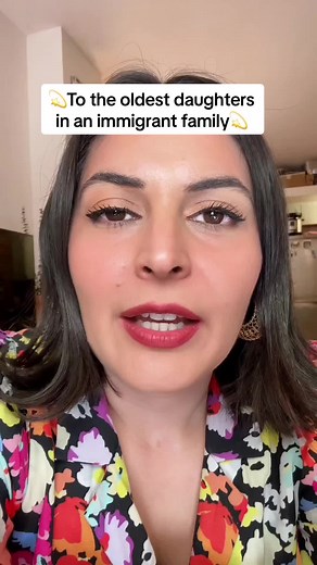Some of the things i wish someone had told me about being the oldest daughter in an immigrant family 🌻 #oldestdaughter #childofimmigrants #firstgen #firstgeneration #mexicanamerican #mexicanamerican🇲🇽🇺🇸 #latinacontentcreator #latinastiktok #hispanictiktok #chicana #latinasoftiktok #oldestchildproblems