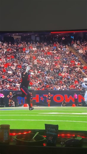 One-Handed Catch Training Techniques for Football Players