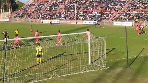 GOAL SCORED BY @Highlanders FC WHICH LED TO 25 minutes delay vs @TRIANGLE🇺🇬FOOTBALL🏆CLUB ⚽️ #foryou #soccer #zimfootball #soccerhighlights #zimtiktokers🇿🇼🇿🇼🇿🇼 @PSL @Zimbabwe Football Association