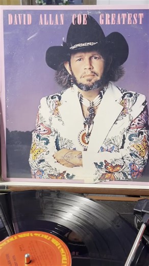 David Allan Coe Greatest Hits. Lately I’ve Been Thinking Too Much Lately. #davidallancoe #latelyivebeenthinkingtoomuchlately #classiccountry #crosleyrecordplayer #records #vinylrecords #crosley